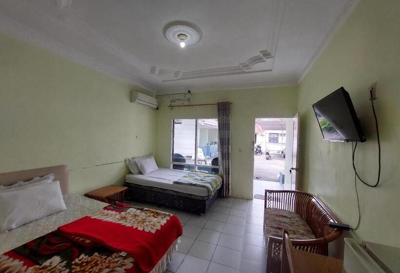 Номер Стандарт Трехместный, Grand Syariah Guest House Humanitas