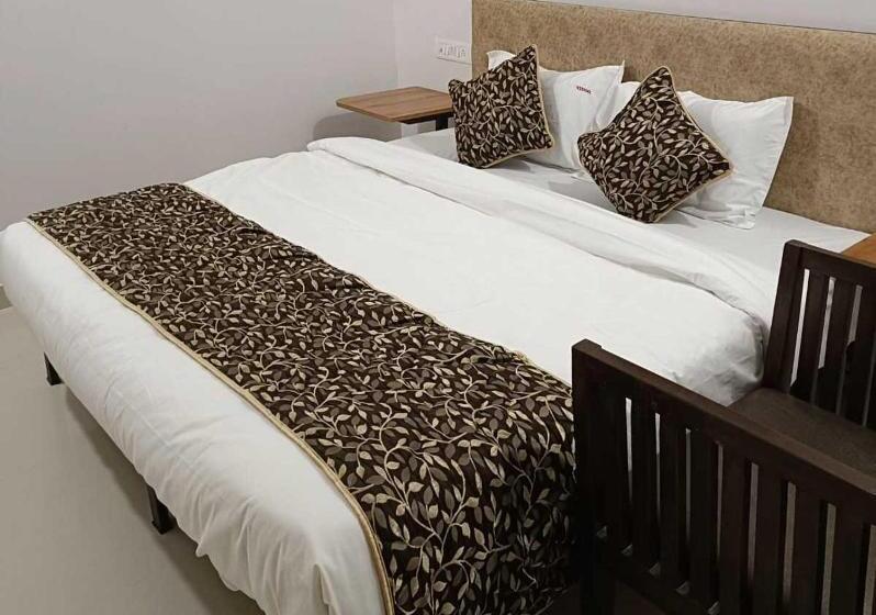 Трехместный Номер Классика, Collection O Hotel Ndh 47