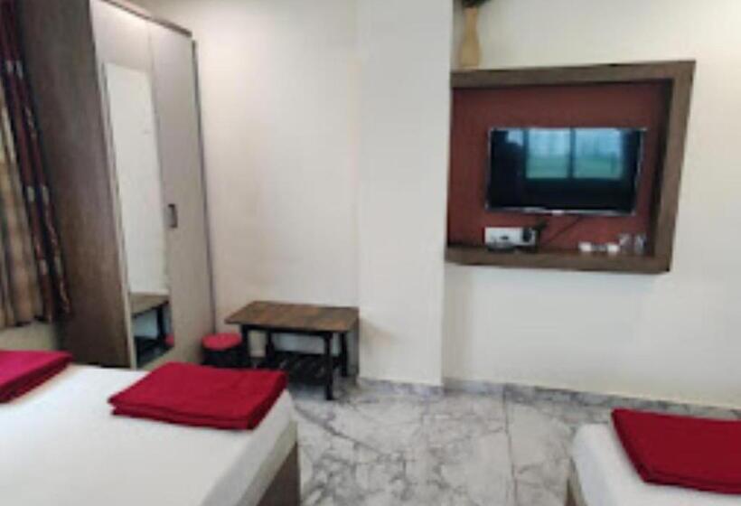 디럭스 룸, Shakti Delux Rooms Vadodara