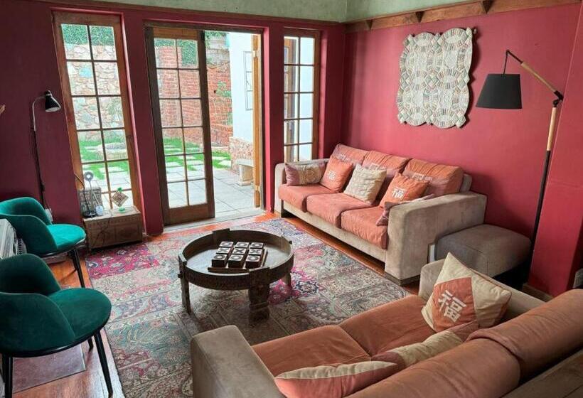 חדר סטנדרט לארבעה, Room In B&b   Adnaan S Secret Garden: Corner Room