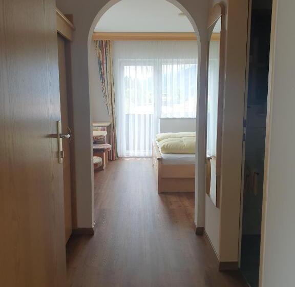 침실 2개 아파트, Haus Hubertus