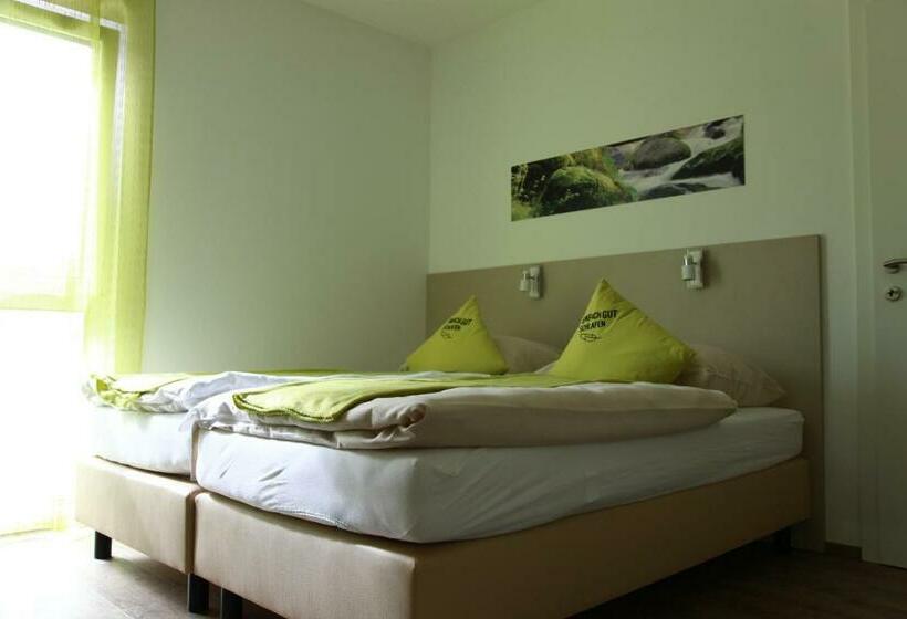 标准工作室, Smart Motel