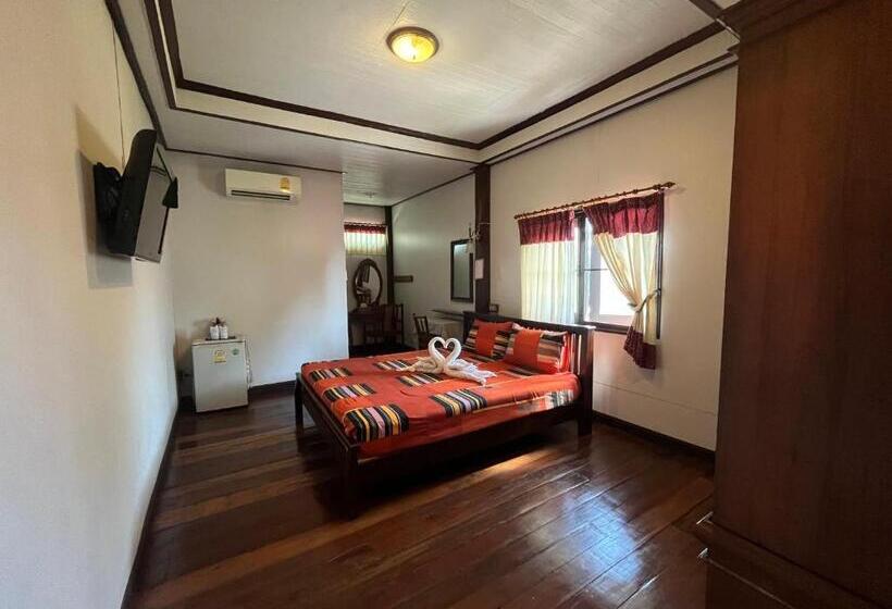 Номер Deluxe, โรงแรมจันทร์แดง