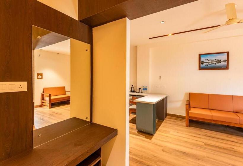 Люкс Премиум, Stay Bella Kozhikode