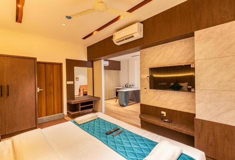 Люкс Премиум, Stay Bella Kozhikode