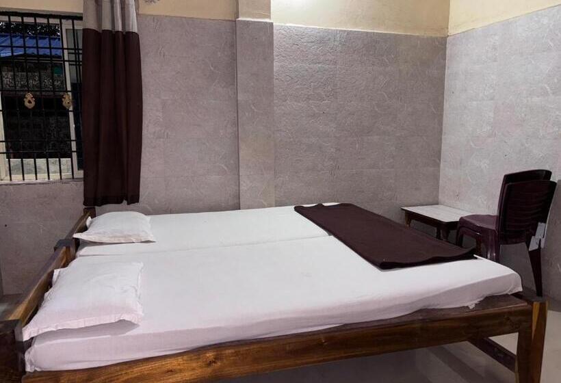 标准间, Staymaker Naik Residency