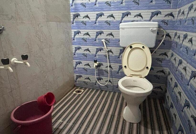 四人标准间, Staymaker Naik Residency