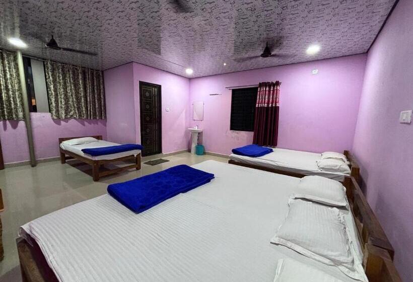家庭间, Staymaker Naik Residency