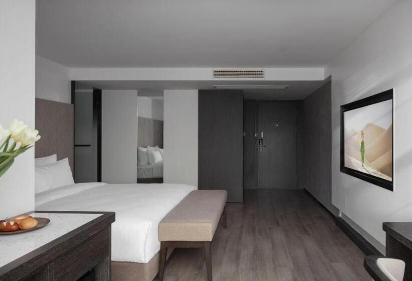 Comfort room with city view, Jinxi Aerial Riverview Hotel   Chongqing Jiefangbei Hongya Cave