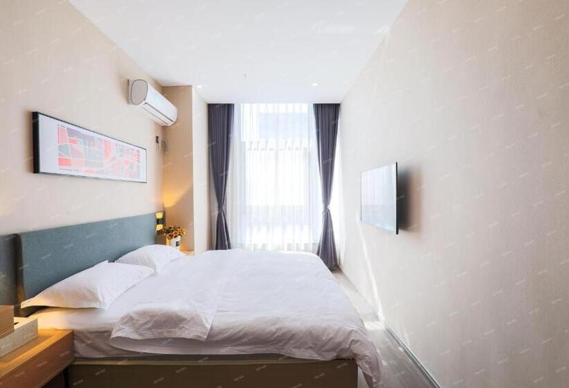 Номер Стандарт, Colour Hotel   Nanchang West Railway Station