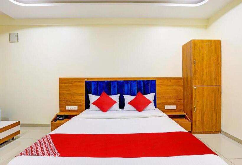 اتاق کلاسیک سه تخته, Oyo Hotel H K Villa