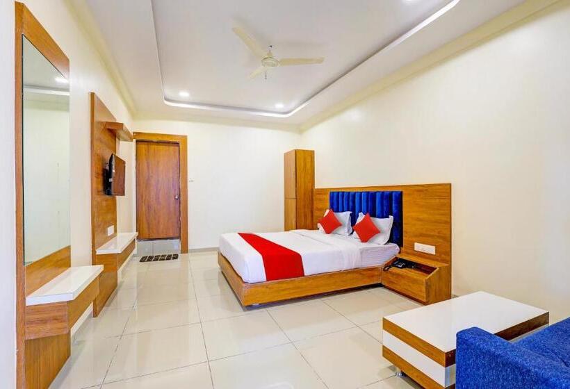 اتاق کلاسیک سه تخته, Oyo Hotel H K Villa