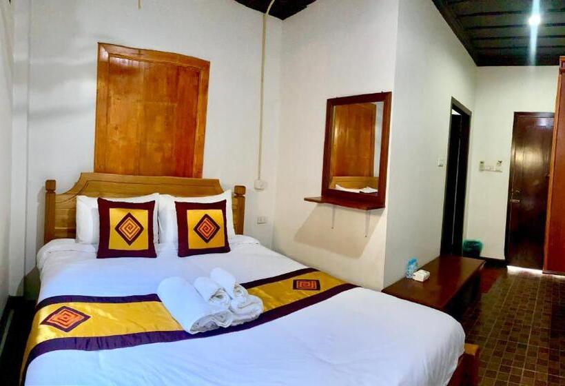 اتاق استاندارد با تخت بزرگ, Lakhangthong Villa Luangprabang 2