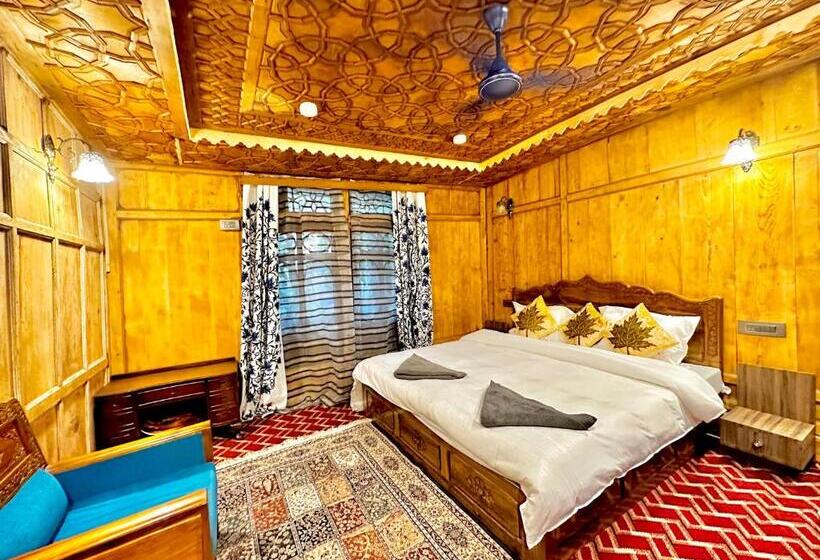 سوییت اجرایی, Floating Luxury Group Of Houseboats