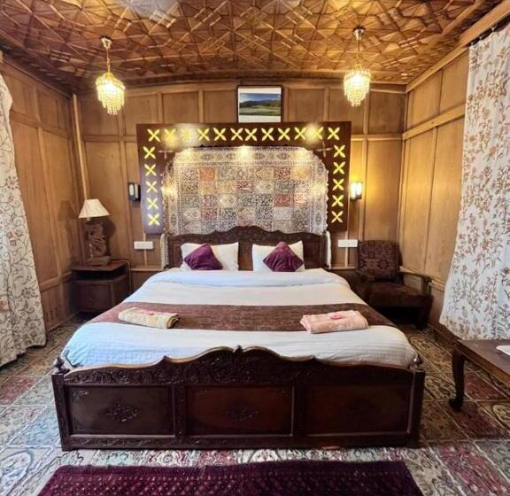 اتاق استاندارد, Floating Luxury Group Of Houseboats
