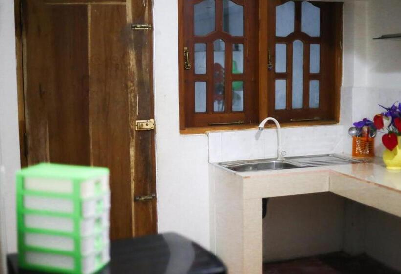 اتاق استاندارد با سرویس بهداشتی مشترک, Sun Shine Villa