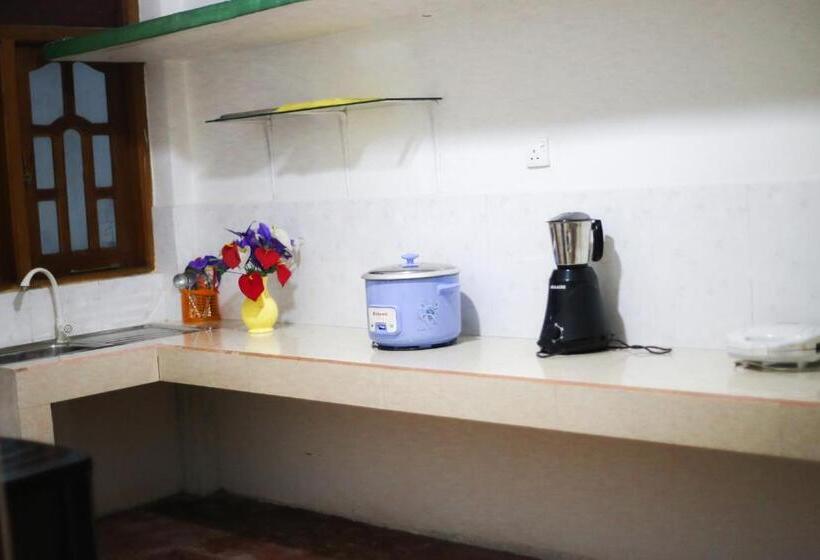 اتاق استاندارد با سرویس بهداشتی مشترک, Sun Shine Villa