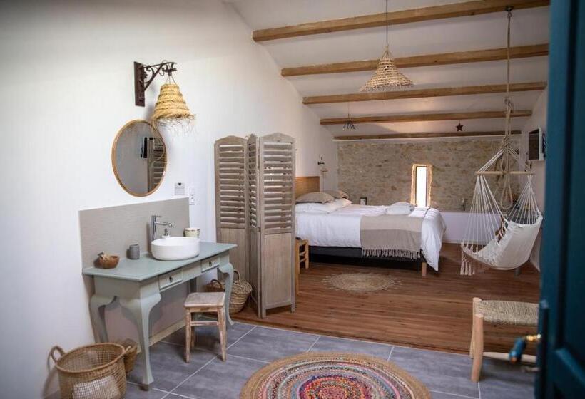 Номер Стандарт Вид на Бассейн, Bessire Chambres & Table D Hôtes