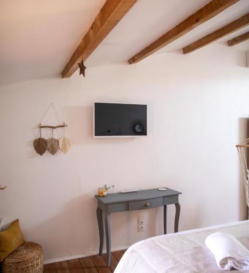 Номер Стандарт Вид на Бассейн, Bessire Chambres & Table D Hôtes