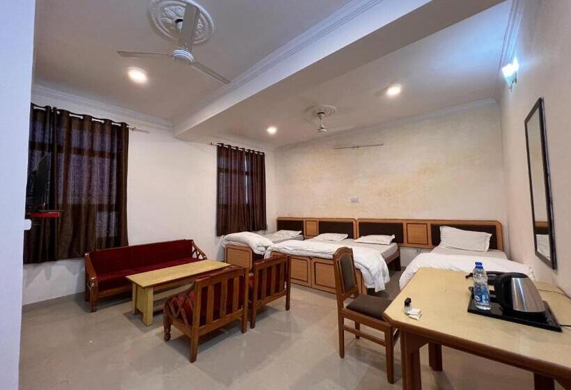 家庭套房, The Patel Stadium Hotel 1 Km From Bus Stand And 2 Km From Railway Station