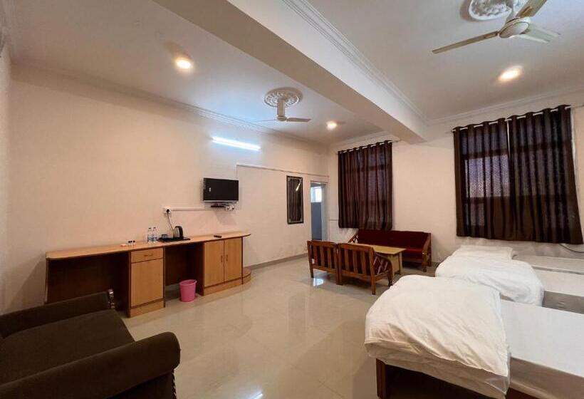 带大床的豪华间, The Patel Stadium Hotel 1 Km From Bus Stand And 2 Km From Railway Station
