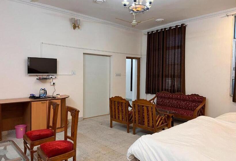 带大床的豪华间, The Patel Stadium Hotel 1 Km From Bus Stand And 2 Km From Railway Station