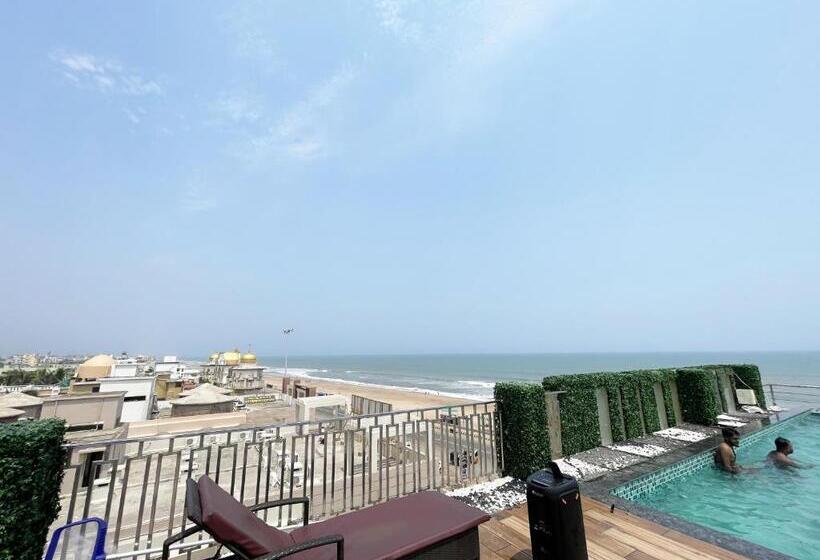 اتاق سه نفره دلوکس با چشم‌انداز دریا, Tbs ! Puri All Rooms Sea View Fully Air Conditioned Hotel With Lift And Parking Facility Breakfast I