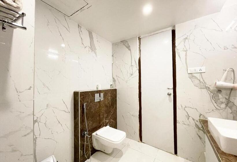 اتاق لوکس سه تخته, Tbs ! Puri All Rooms Sea View Fully Air Conditioned Hotel With Lift And Parking Facility Breakfast I