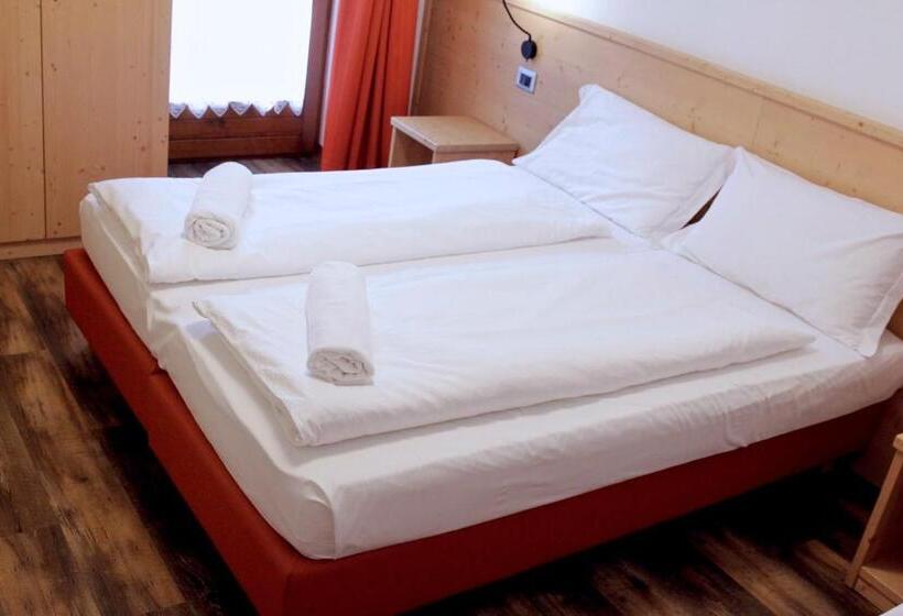标准三人间, Ski Lodge Pampeago