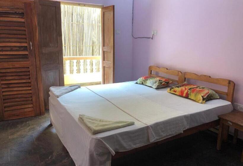 Номер Стандарт с Балконом, Thomas Beach Guesthouse