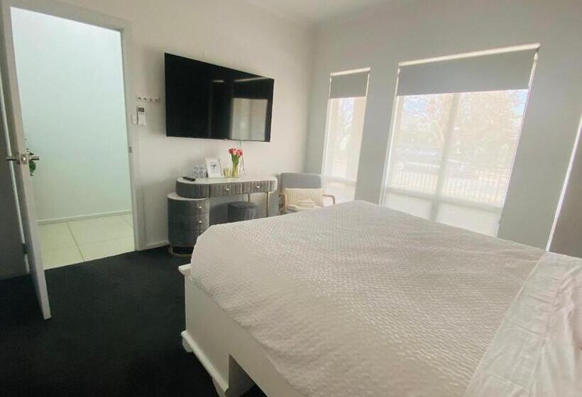 Номер Стандарт, Modern Private Room With Ensuite