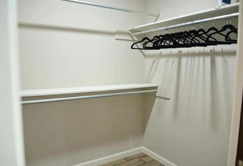 Семейный Номер, San Antonio: Fully Furnished 4br Perfect For Fams