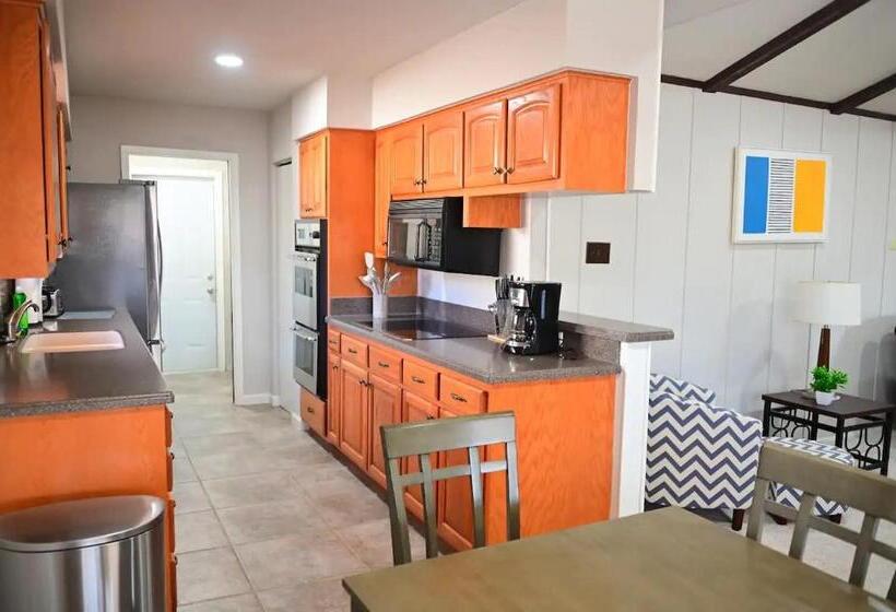Семейный Номер, San Antonio: Fully Furnished 4br Perfect For Fams