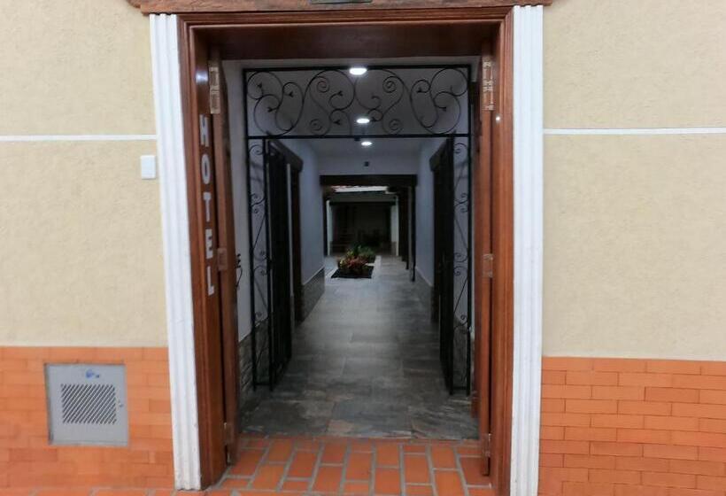 Номер Стандарт, Colonial