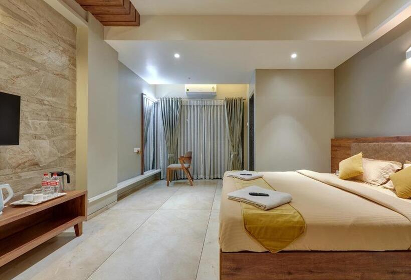 Номер Deluxe, Swamini Kolhapur