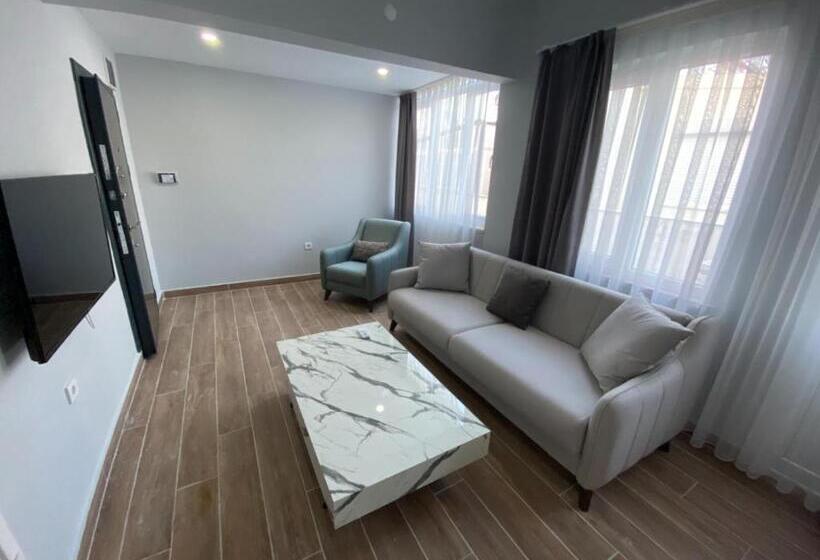 آپارتمان 1 خوابه, Pomruj Suites