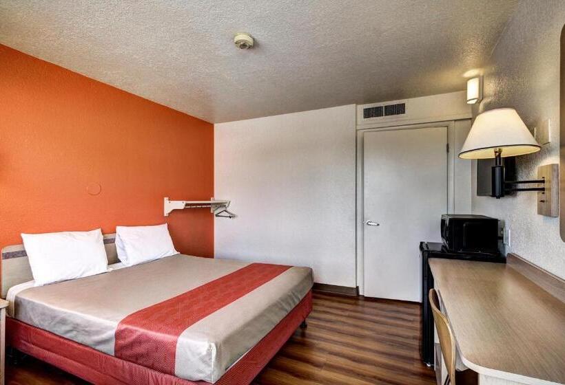 豪华房间, Motel 6 Wells