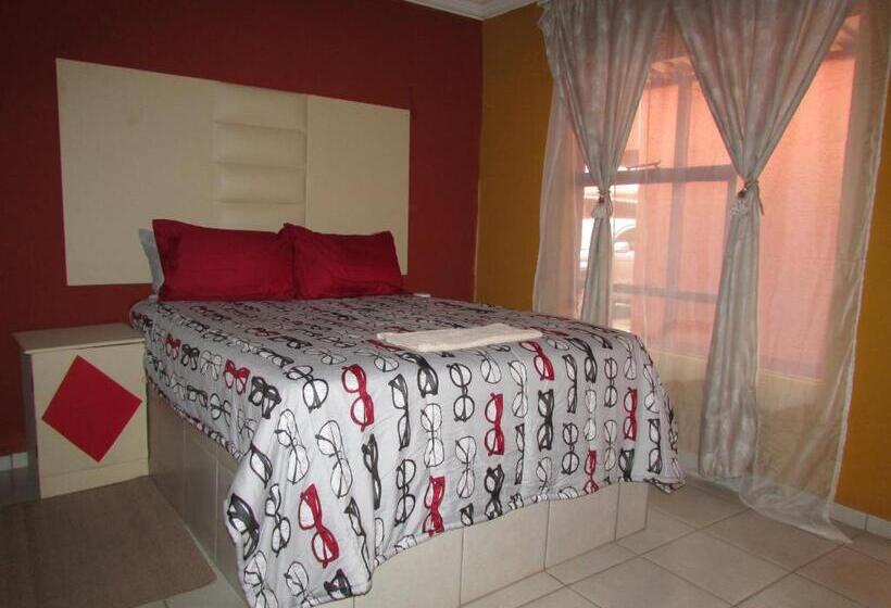 디럭스 룸, Cozy Queen Bed Apartment In Hammanskraal