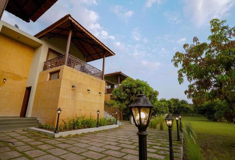 带阳台套房, The Vanveda Resort By Nirvana
