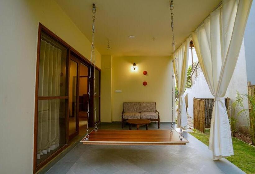 Люкс с Бассейном, The Vanveda Resort By Nirvana