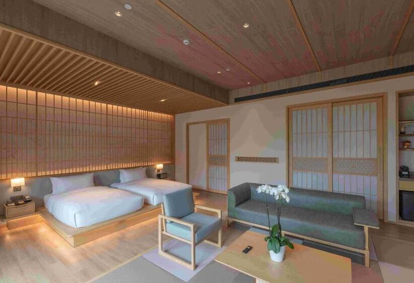 اتاق لوکس, Hyakumangoku Onsen