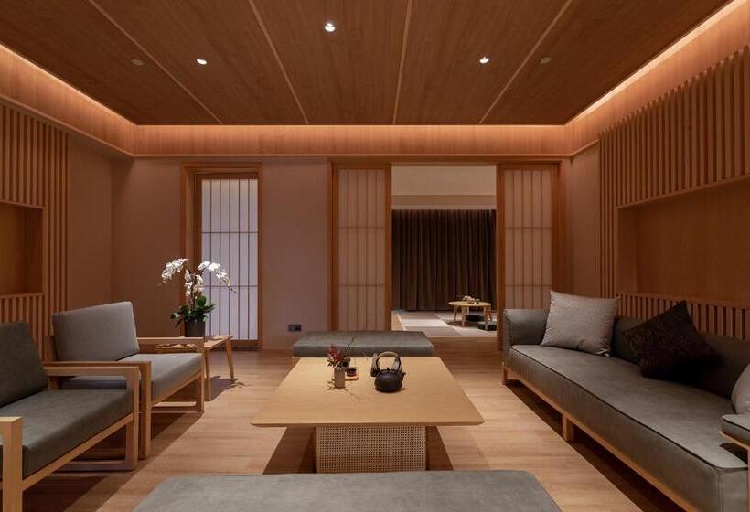 سوئیت پریمیوم, Hyakumangoku Onsen