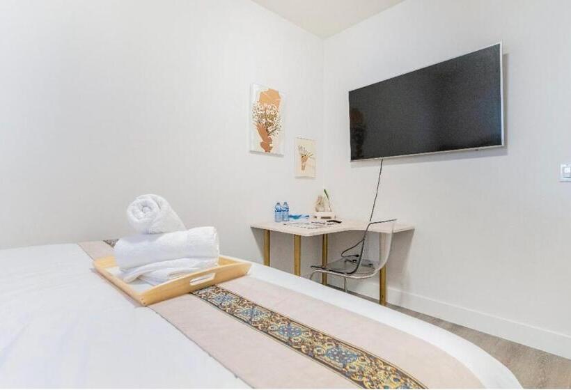 اتاق استاندارد با تخت بزرگ, Si & Daniel Home Near Yvr Airport & Skytrain Separate Entry Free Parking