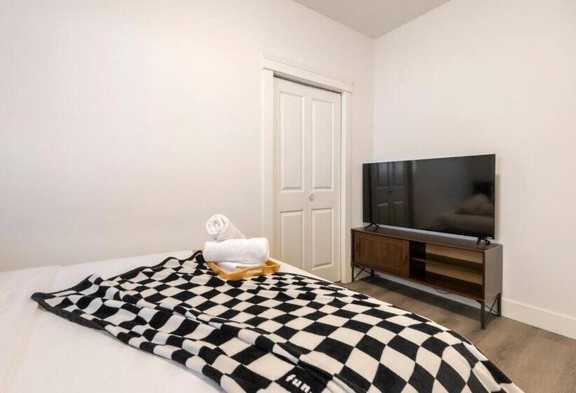 سوئیت جونیور خانوادگی, Si & Daniel Home Near Yvr Airport & Skytrain Separate Entry Free Parking