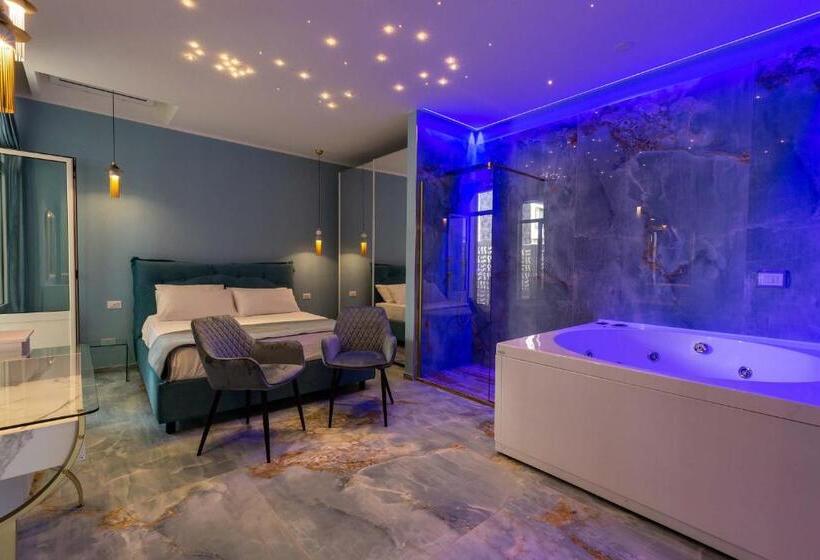 标准间带漩涡浴缸, Palazzo Stapane Suite Acquamarina By Barbarhouse
