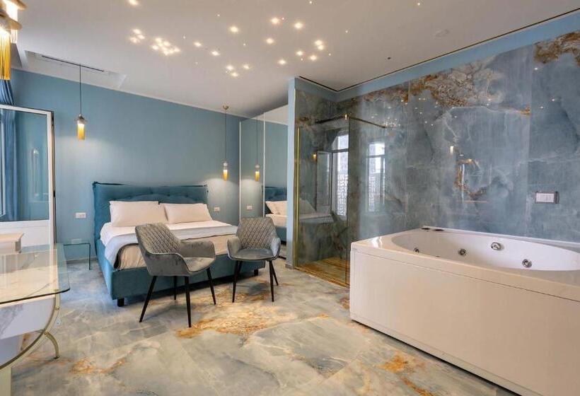 标准间带漩涡浴缸, Palazzo Stapane Suite Acquamarina By Barbarhouse