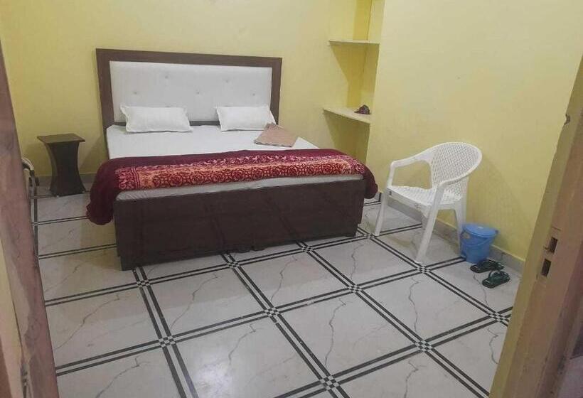 Трехместный Номер Классика, Oyo Hotel Signature Inn