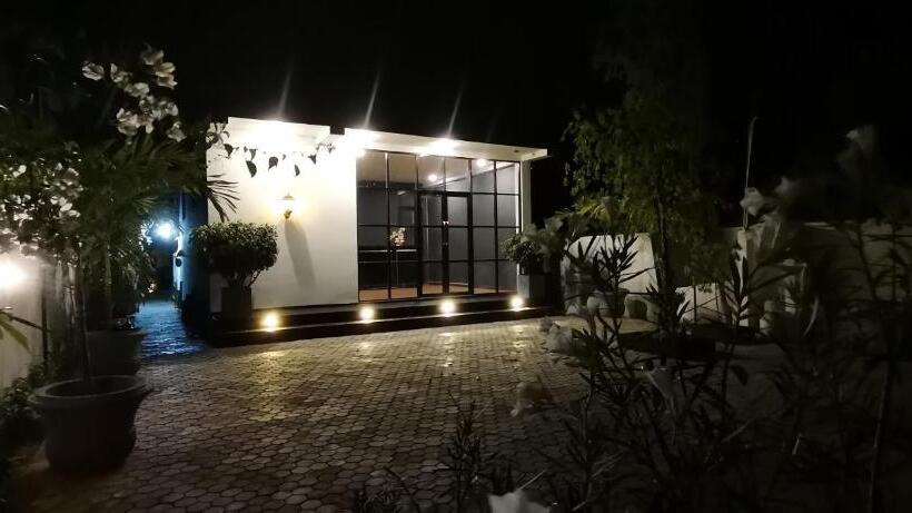 Номер Deluxe Вид на Море Боковой, Endlessblue Resort Kalametiya
