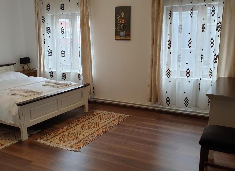 Номер Стандарт, Casa Poenaru