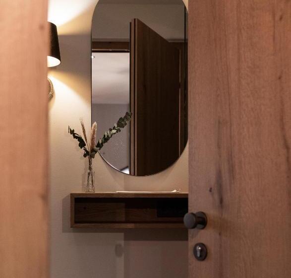 Апартаменты 1 Спальня, Omaela Apartments